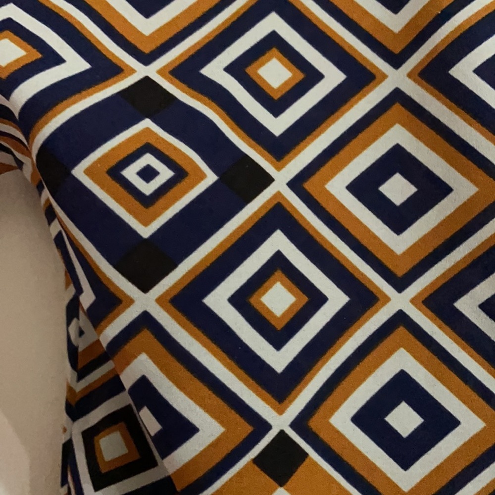 Geometric pattern top - Picture 6 of 9
